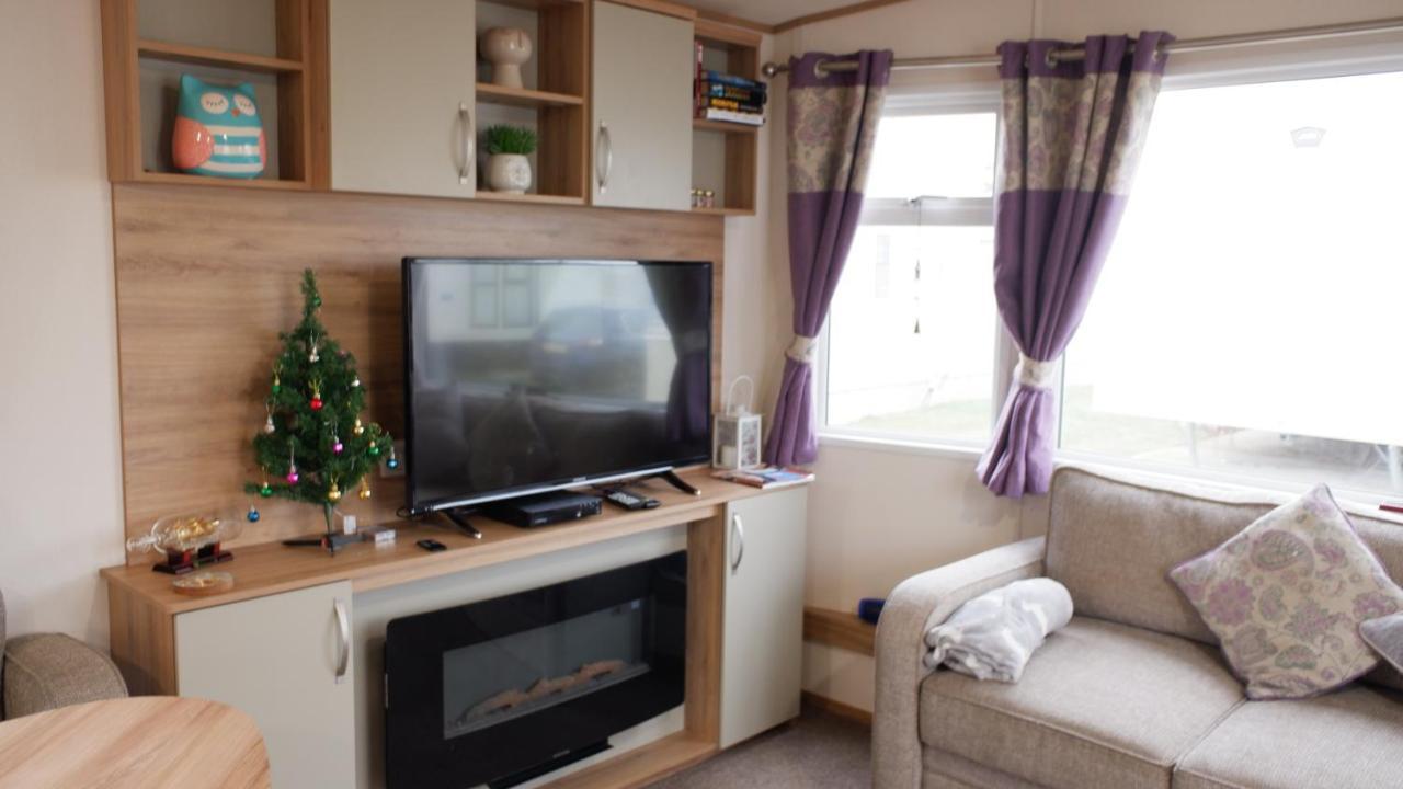 Luxury 2 Bedroom Caravan At Mersea Island Holiday East Mersea Buitenkant foto
